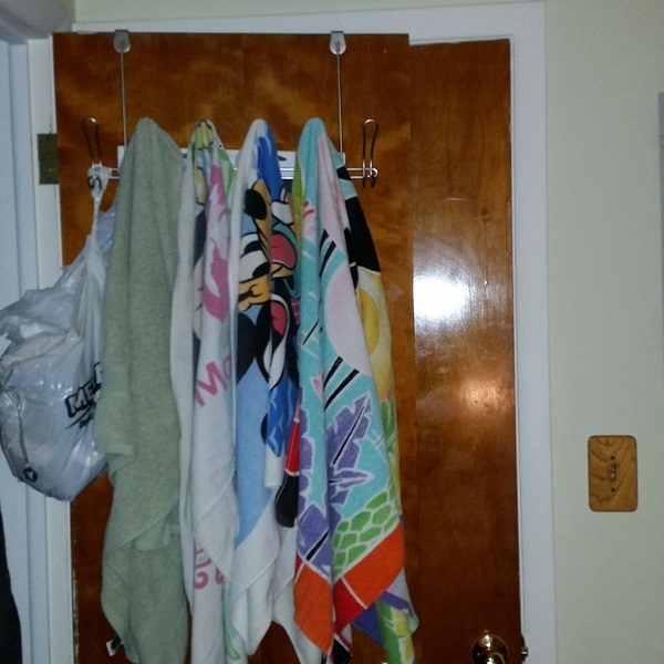 towels on door hanger